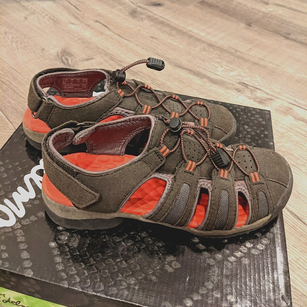 Women Clark shoes size 6